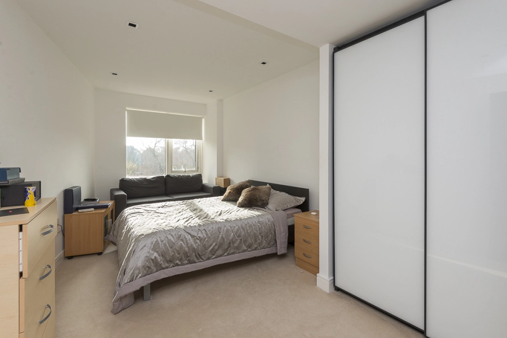 2 bedrooms apartments/flats for sale in Kew Bridge Road, Brentford - TW8 view 5