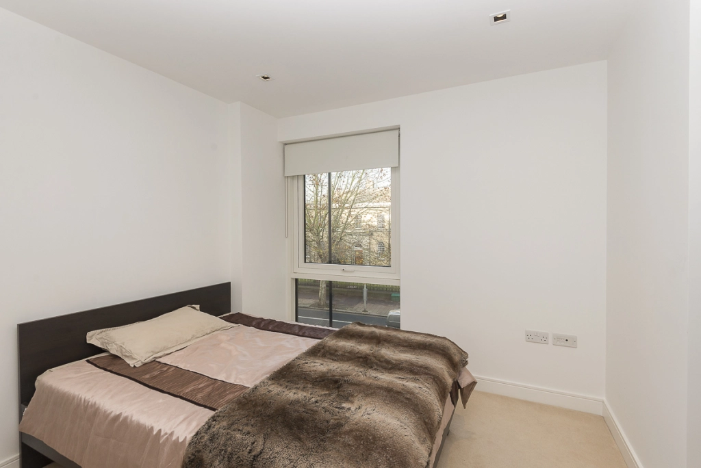 2 bedrooms apartments/flats for sale in Kew Bridge Road, Brentford - TW8 view 4