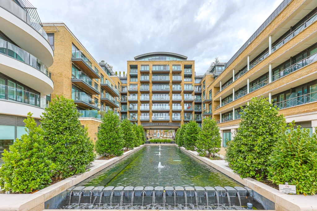 2 bedrooms apartments/flats for sale in Kew Bridge Road, Brentford - TW8 view 16
