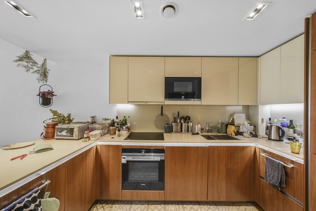 2 bedrooms apartments/flats for sale in Kew Bridge Road, Brentford - TW8 view 3