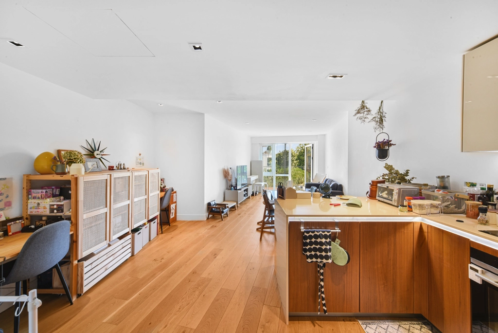 2 bedrooms apartments/flats for sale in Kew Bridge Road, Brentford - TW8 view 10