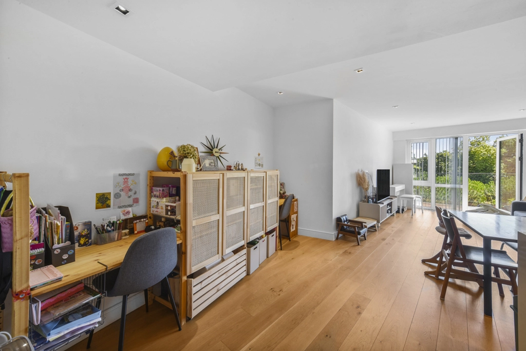 2 bedrooms apartments/flats for sale in Kew Bridge Road, Brentford - TW8 view 9