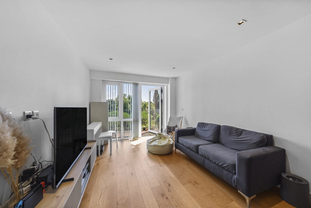 2 bedrooms apartments/flats for sale in Kew Bridge Road, Brentford - TW8 view 2