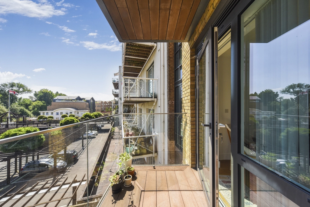 2 bedrooms apartments/flats for sale in Kew Bridge Road, Brentford - TW8 view 14