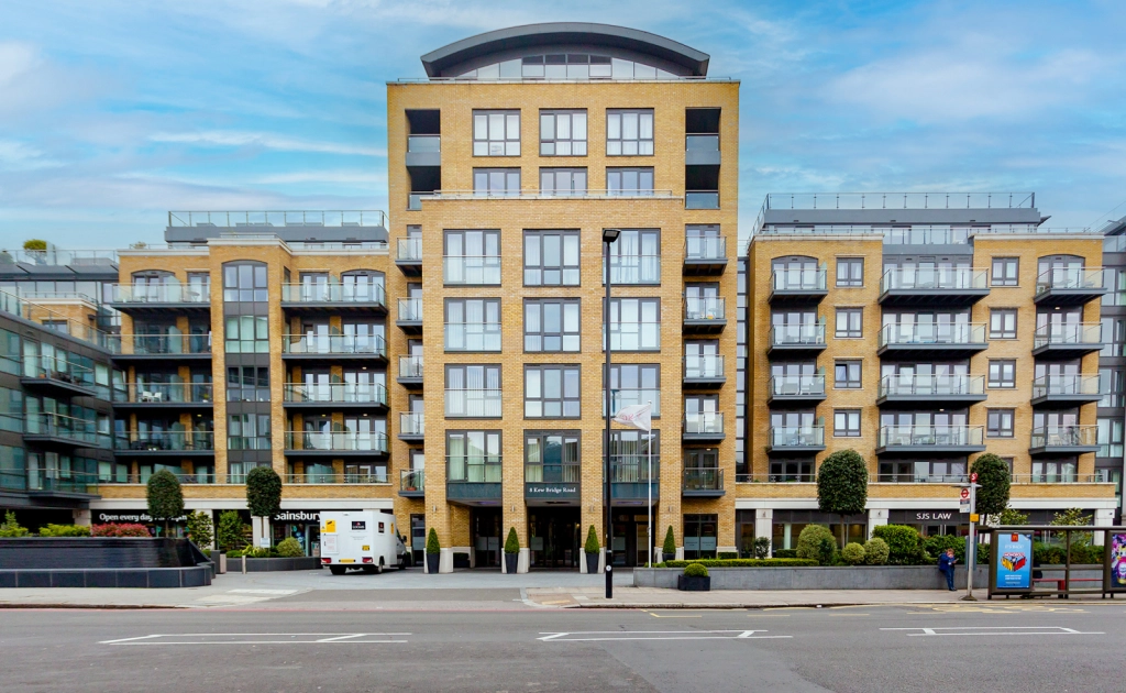 2 bedrooms apartments/flats for sale in Kew Bridge Road, Brentford - TW8 view 2