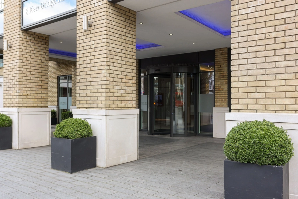 2 bedrooms apartments/flats for sale in Kew Bridge Road, Brentford - TW8 view 23