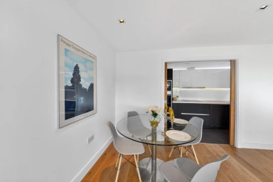 Kew Bridge Road, Brentford - TW8 view 16