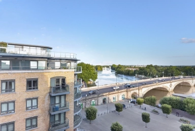 Kew Bridge Road, Brentford - TW8 view 1