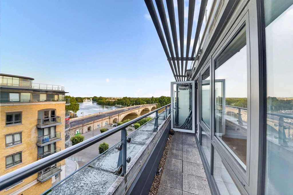 2 bedrooms apartments/flats for sale in Kew Bridge Road, Brentford - TW8 view 14