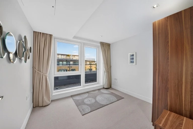 Kew Bridge Road, Brentford - TW8 view 6