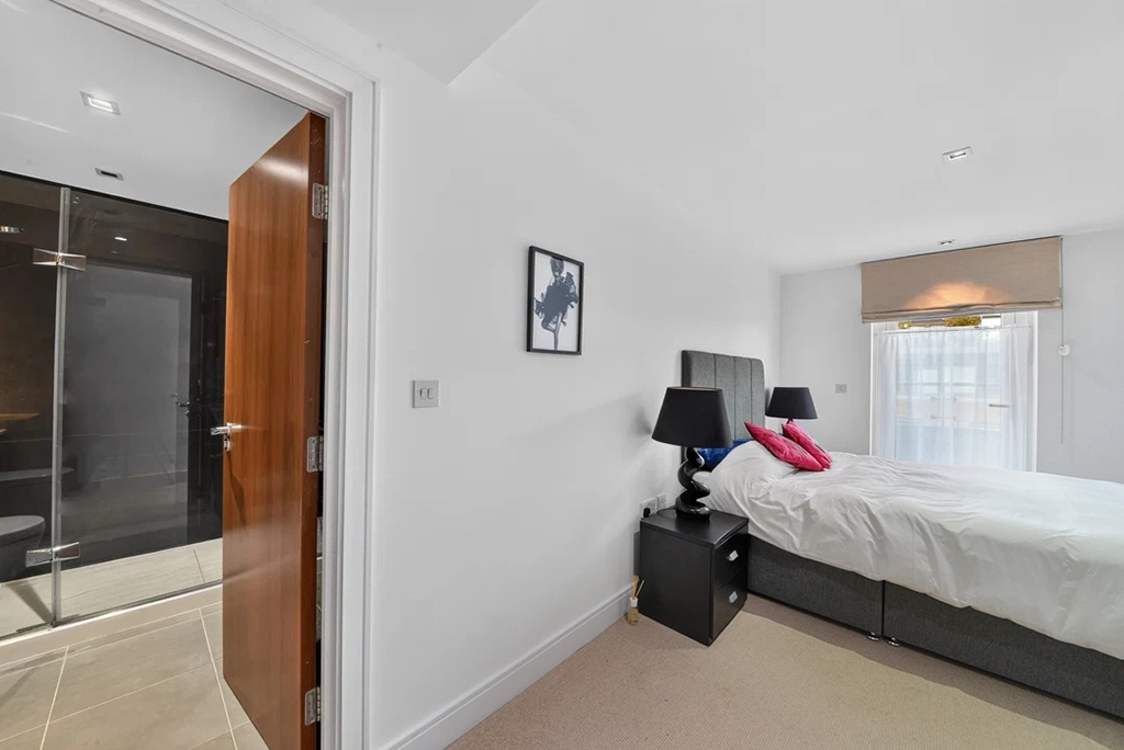 2 bedrooms apartments/flats for sale in Kew Bridge Road, Brentford - TW8 view 5