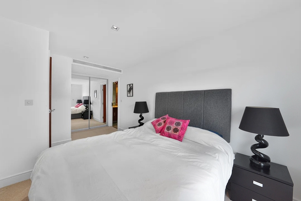 2 bedrooms apartments/flats for sale in Kew Bridge Road, Brentford - TW8 view 12