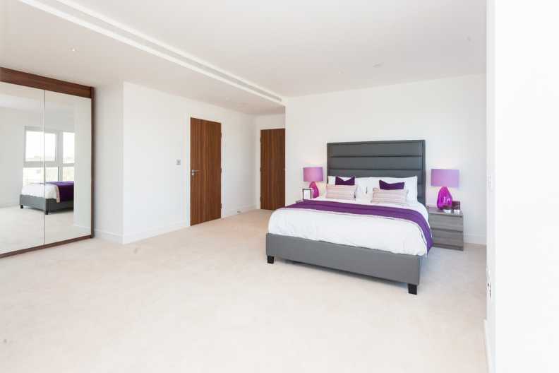 3 bedrooms apartments/flats to sale in Vista House, Dickens Yard, Longfield Avenue-image 10