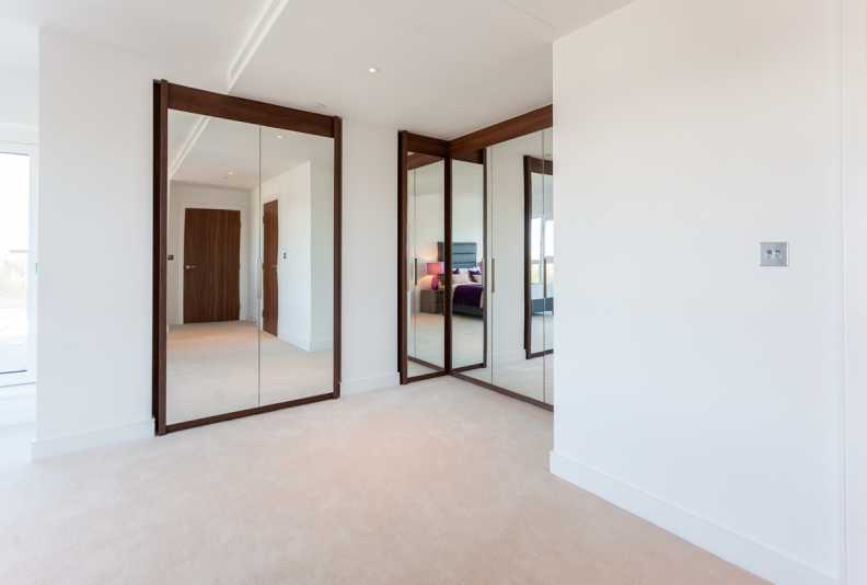 3 bedrooms apartments/flats to sale in Vista House, Dickens Yard, Longfield Avenue-image 14