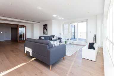 Longfield Avenue, Ealing, W5