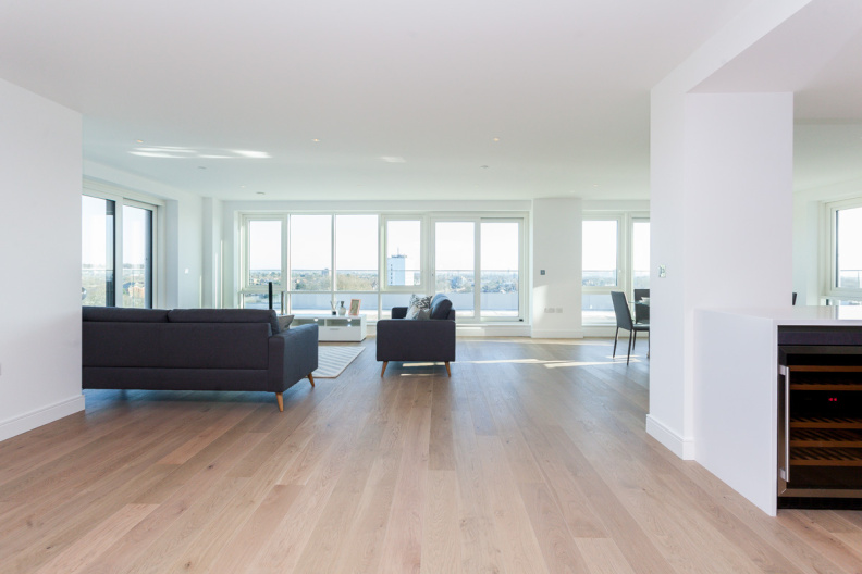 3 bedrooms apartments/flats to sale in Longfield Avenue, Ealing-image 2