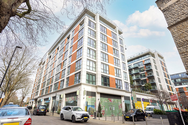 3 bedrooms apartments/flats to sale in Vista House, Dickens Yard, Longfield Avenue-image 1