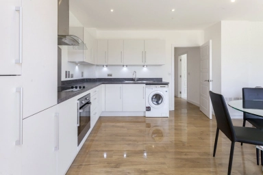Magellan Boulevard, Gallions Reach - E16 view 11