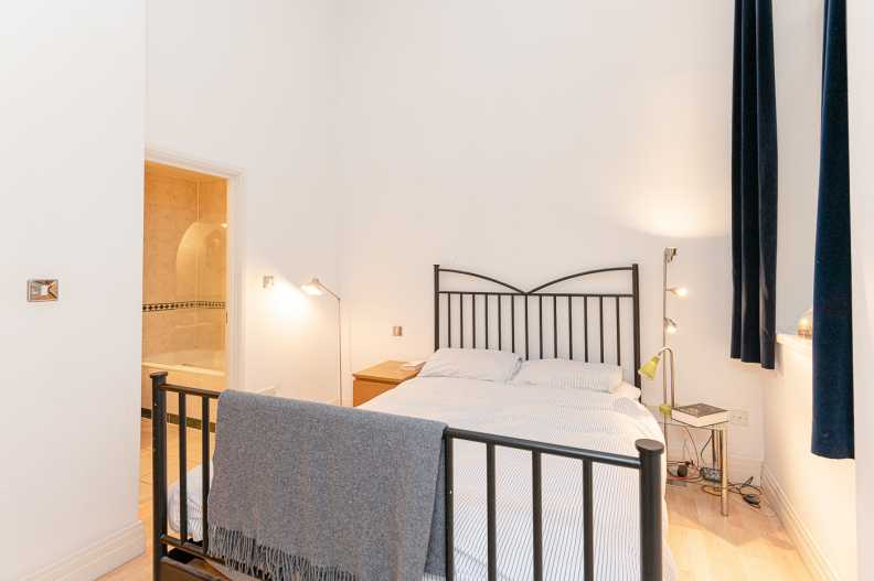 2 bedrooms apartments/flats to sale in Prescot Street, London-image 10