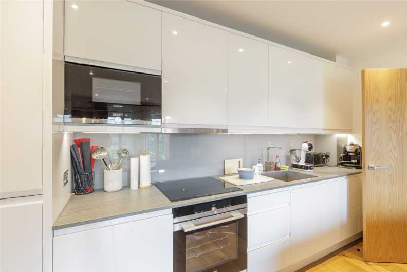 1 bedroom apartments/flats for sale in Thonrey Close, Colindale Gardens, Colindale - NW9 view 3