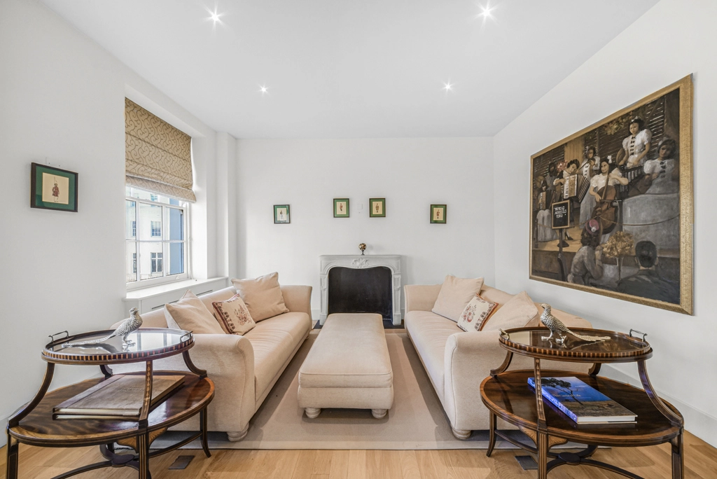 2 bedrooms apartments/flats for sale in Wilton Terrace, Belgravia - SW1X view 2