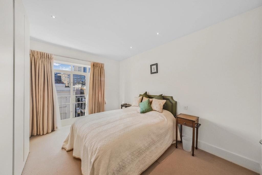 2 bedrooms apartments/flats for sale in Wilton Terrace, Belgravia - SW1X view 6