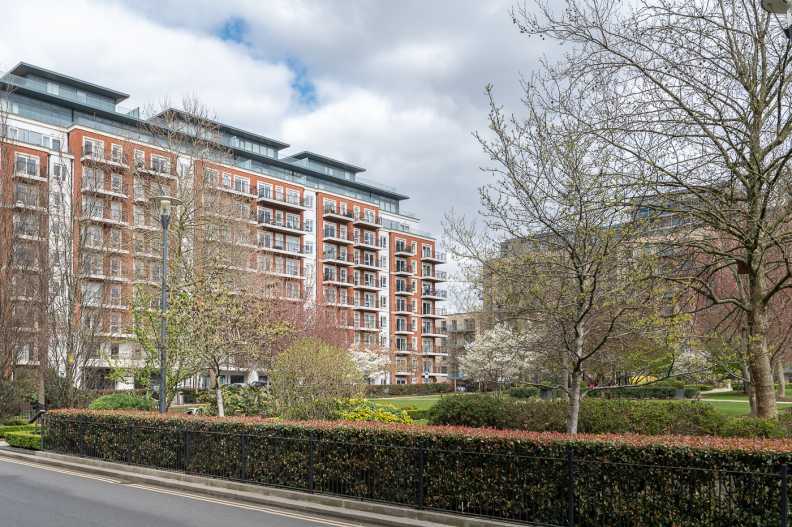 1 bedroom apartments/flats to sale in Beaufort Square, Beaufort Park, Colindale-image 4
