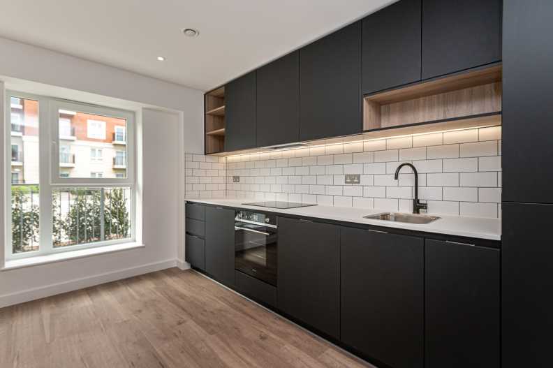 1 bedroom apartments/flats to sale in Beaufort Square, Beaufort Park, London-image 5