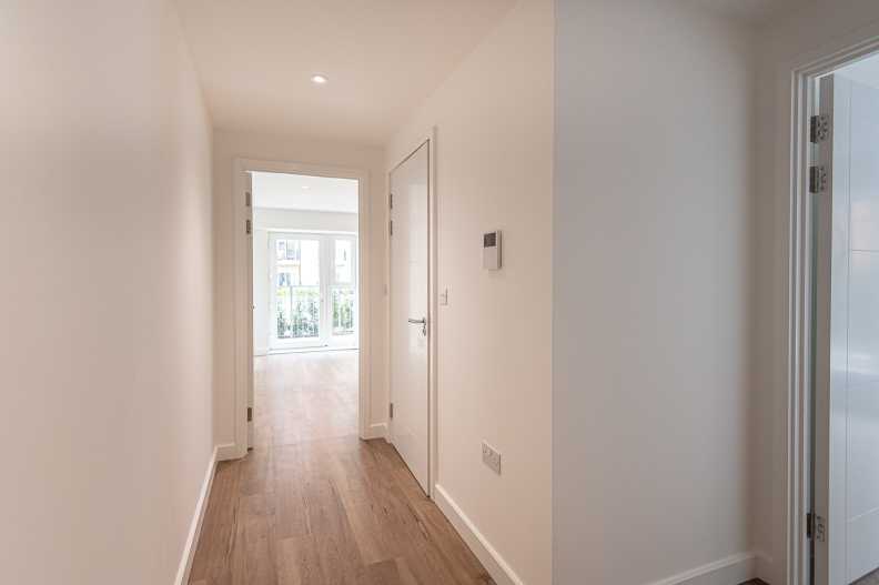 1 bedroom apartments/flats to sale in Beaufort Square, Beaufort Park, Colindale-image 8