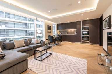 Earls Way, Tower Bridge - SE1 view 2