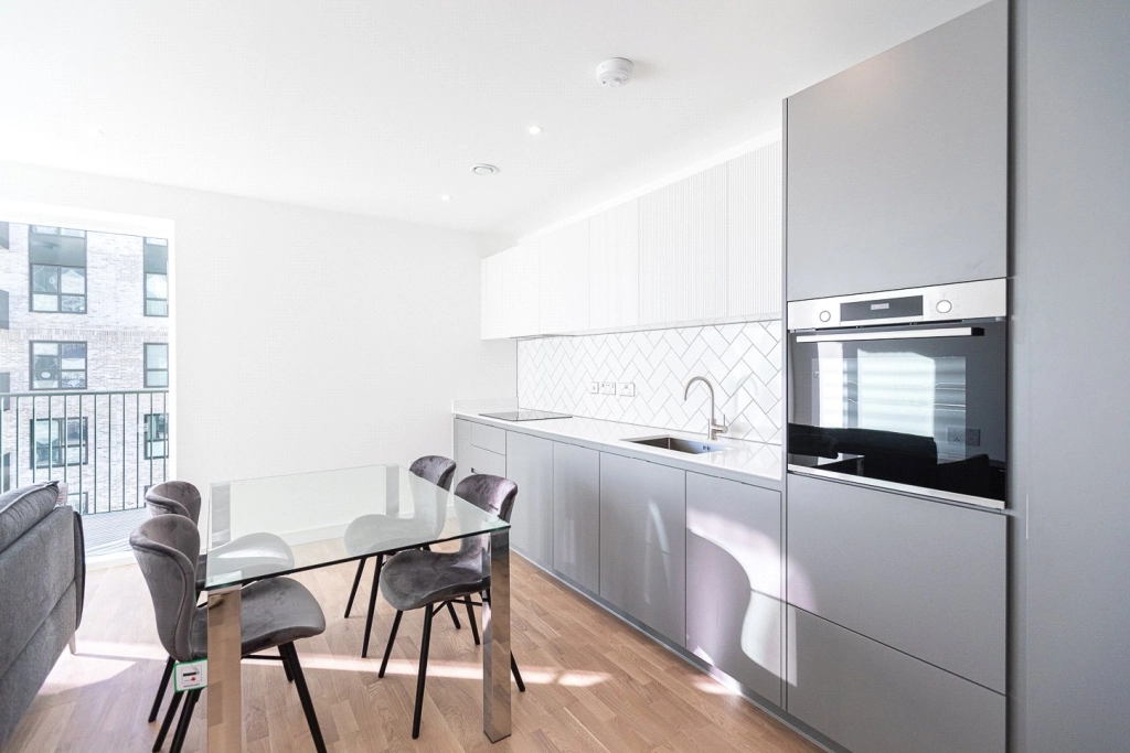 1 bedroom apartments/flats for sale in Cedrus Avenue, Southall - UB1 view 3