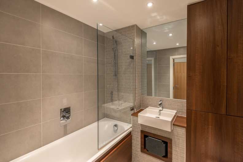 1 bedroom apartments/flats to sale in Seven Sea Gardens, Poplar-image 4