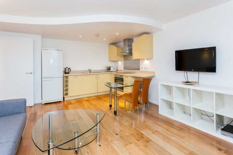 1 bedroom apartments/flats to sale in Westminster Bridge Road, Lambeth-image 7