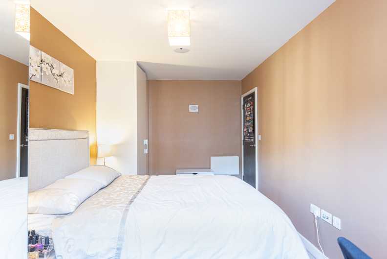 2 bedrooms apartments/flats to sale in Ellyson House, 4 East Drive, London-image 8