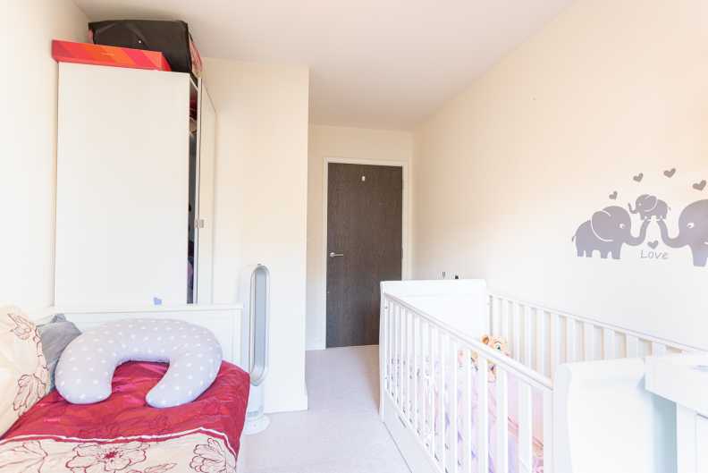 2 bedrooms apartments/flats to sale in Ellyson House, 4 East Drive, London-image 9