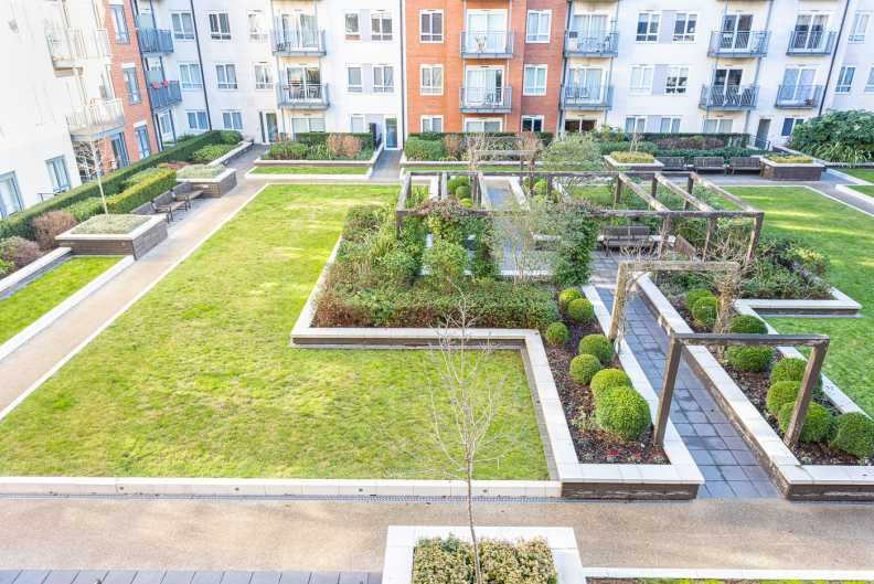 2 bedrooms apartments/flats to sale in Ellyson House, 4 East Drive, London-image 14