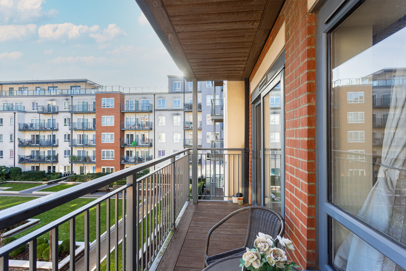 2 bedrooms apartments/flats to sale in Ellyson House, 4 East Drive, London-image 5