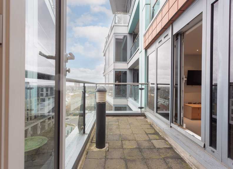 2 bedrooms apartments/flats to sale in Harbour Reach, Imperial Wharf-image 6