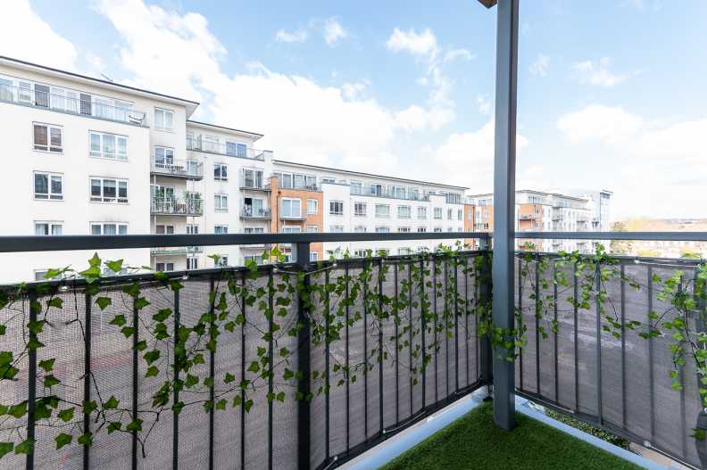 1 bedroom apartments/flats to sale in Heritage Avenue, Beaufort Park, Colindale-image 3