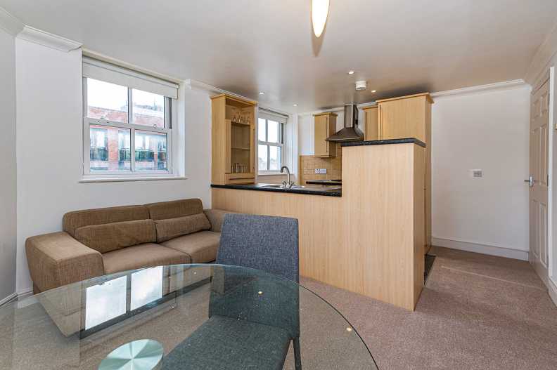 1 bedroom apartments/flats to sale in Earls Court Road, Earls Court-image 2
