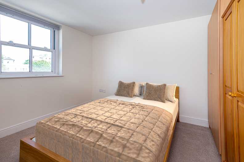 1 bedroom apartments/flats to sale in Earls Court Road, Earls Court-image 4