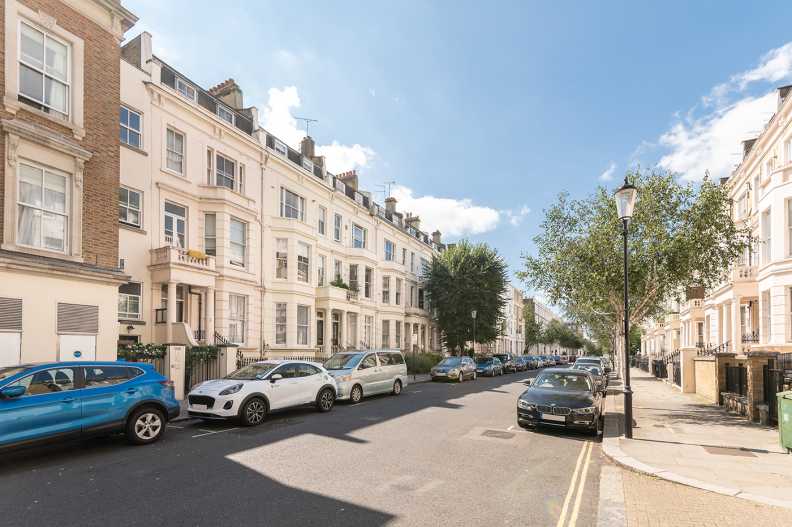 1 bedroom apartments/flats to sale in Earls Court Road, Earls Court-image 1