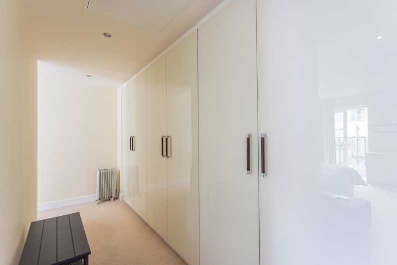 3 bedrooms apartments/flats to sale in Cavendish House, 6 Boulevard Drive, London-image 4