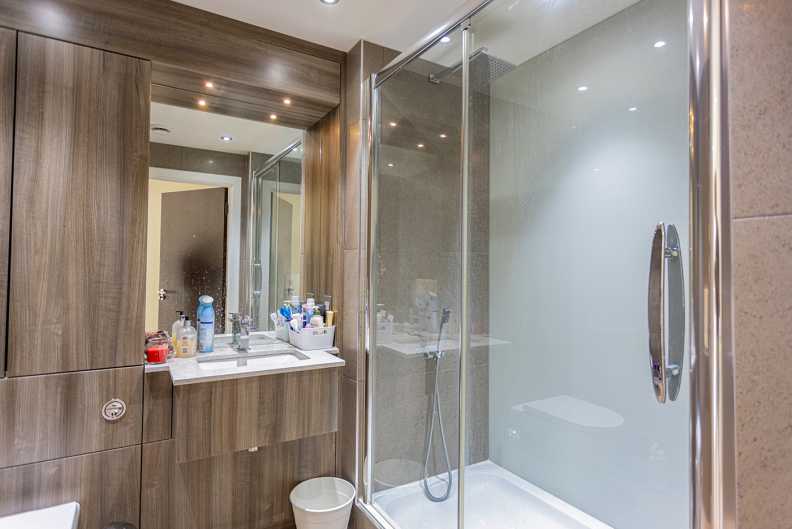 3 bedrooms apartments/flats to sale in Cavendish House, 6 Boulevard Drive, London-image 5
