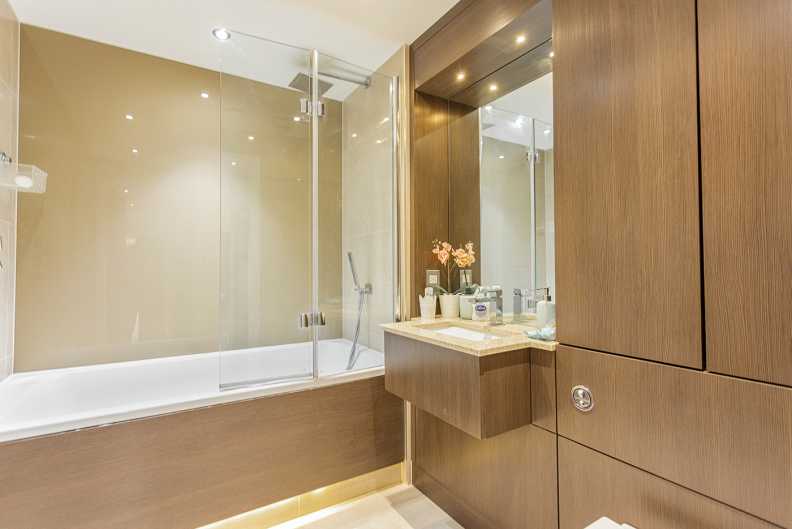 3 bedrooms apartments/flats to sale in Cavendish House, 6 Boulevard Drive, London-image 7