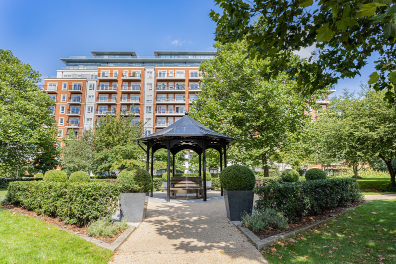 3 bedrooms apartments/flats to sale in Cavendish House, 6 Boulevard Drive, London-image 9