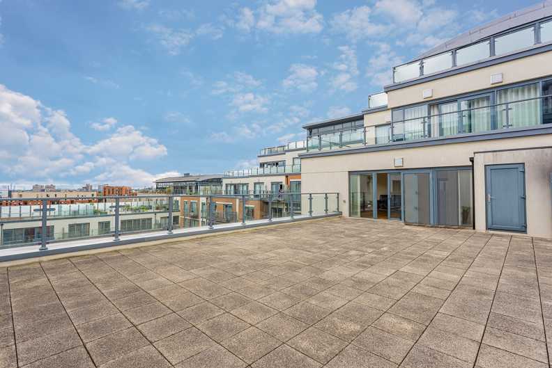 3 bedrooms apartments/flats to sale in Cavendish House, 6 Boulevard Drive, London-image 2