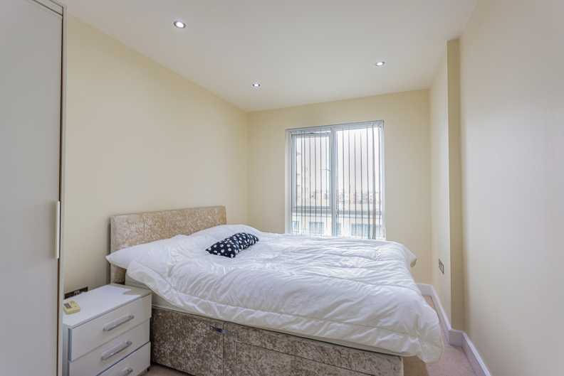 3 bedrooms apartments/flats to sale in Cavendish House, 6 Boulevard Drive, London-image 10