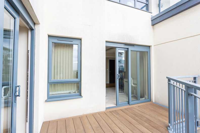 3 bedrooms apartments/flats to sale in Cavendish House, 6 Boulevard Drive, London-image 12