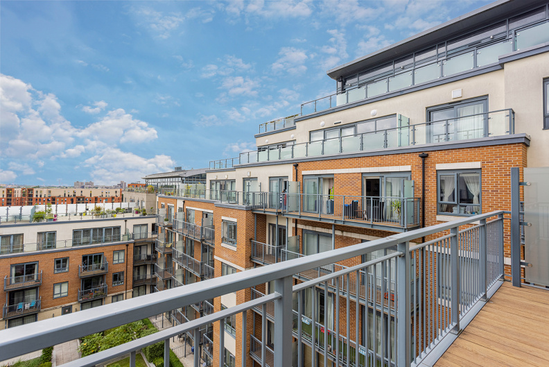 3 bedrooms apartments/flats to sale in Cavendish House, 6 Boulevard Drive, London-image 13